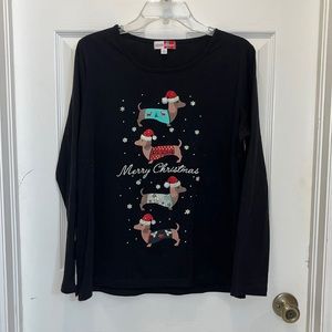 Christmas tee with weenie dogs.
